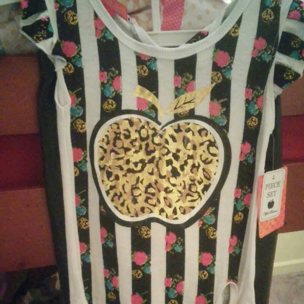 Apple Bottom 2pc Outfit